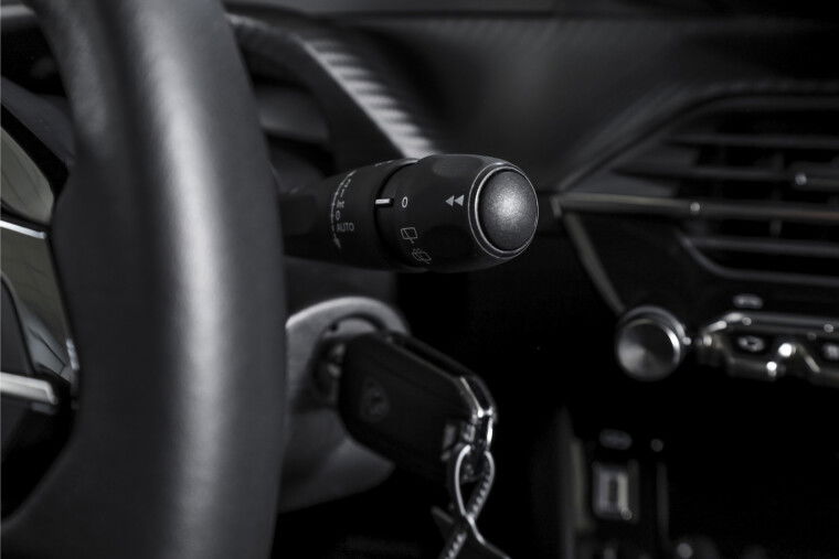 Peugeot - 208