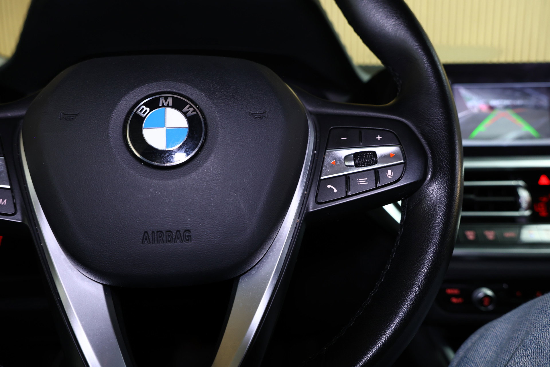 BMW 318i Business M SPORT Edition AVM SPORTLEDER NAVI CARPLAY VIRTUAL '21 - foto 15