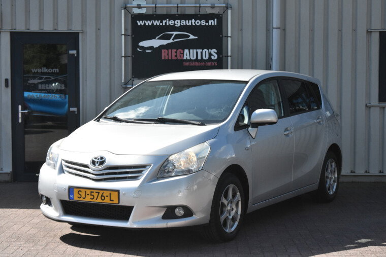 Foto van Toyota Verso 1.8 VVT-i Aspiration – 2012 | 7-Persoons | Climate Control | Trekhaak | Leuke auto