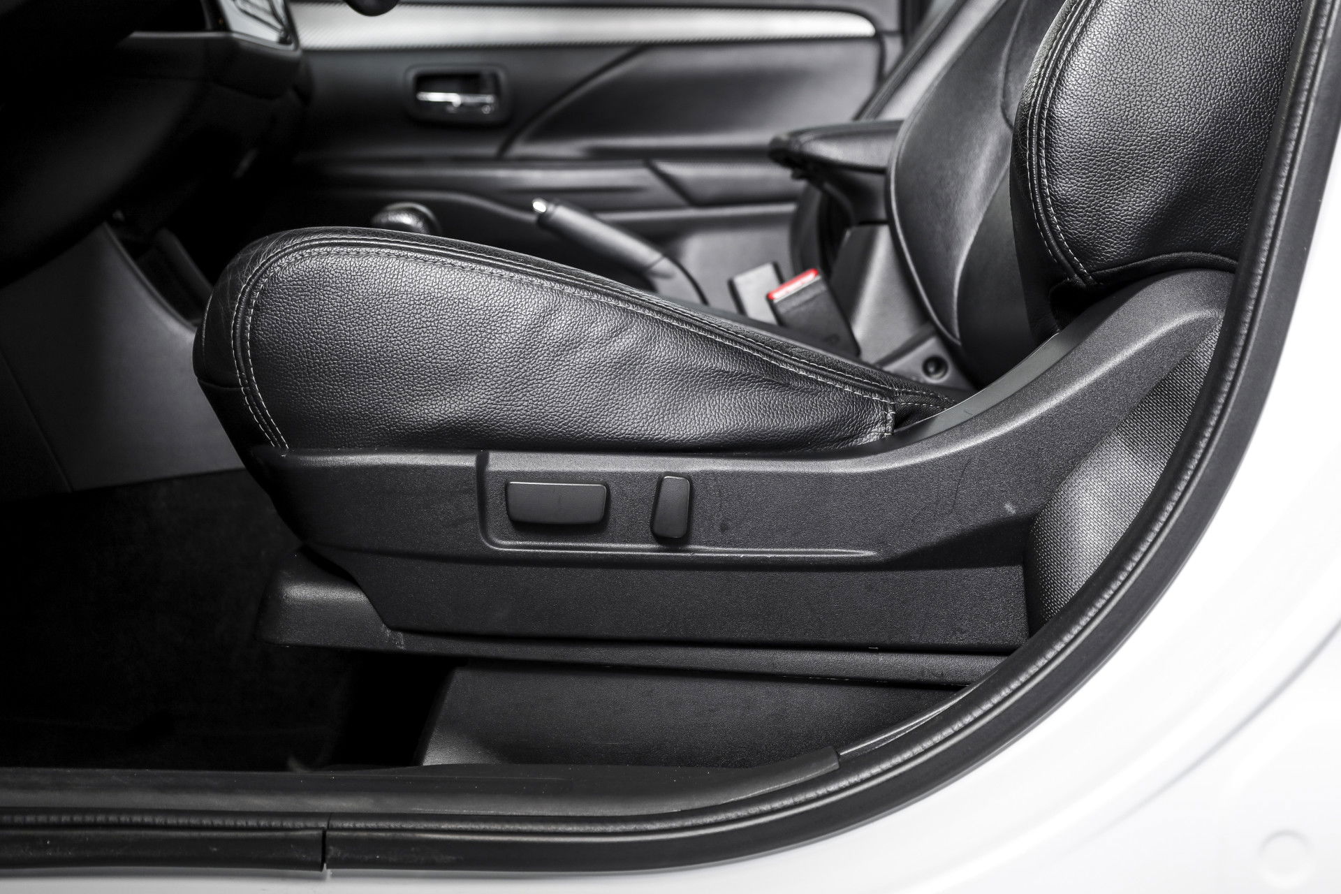 Mitsubishi - Outlander