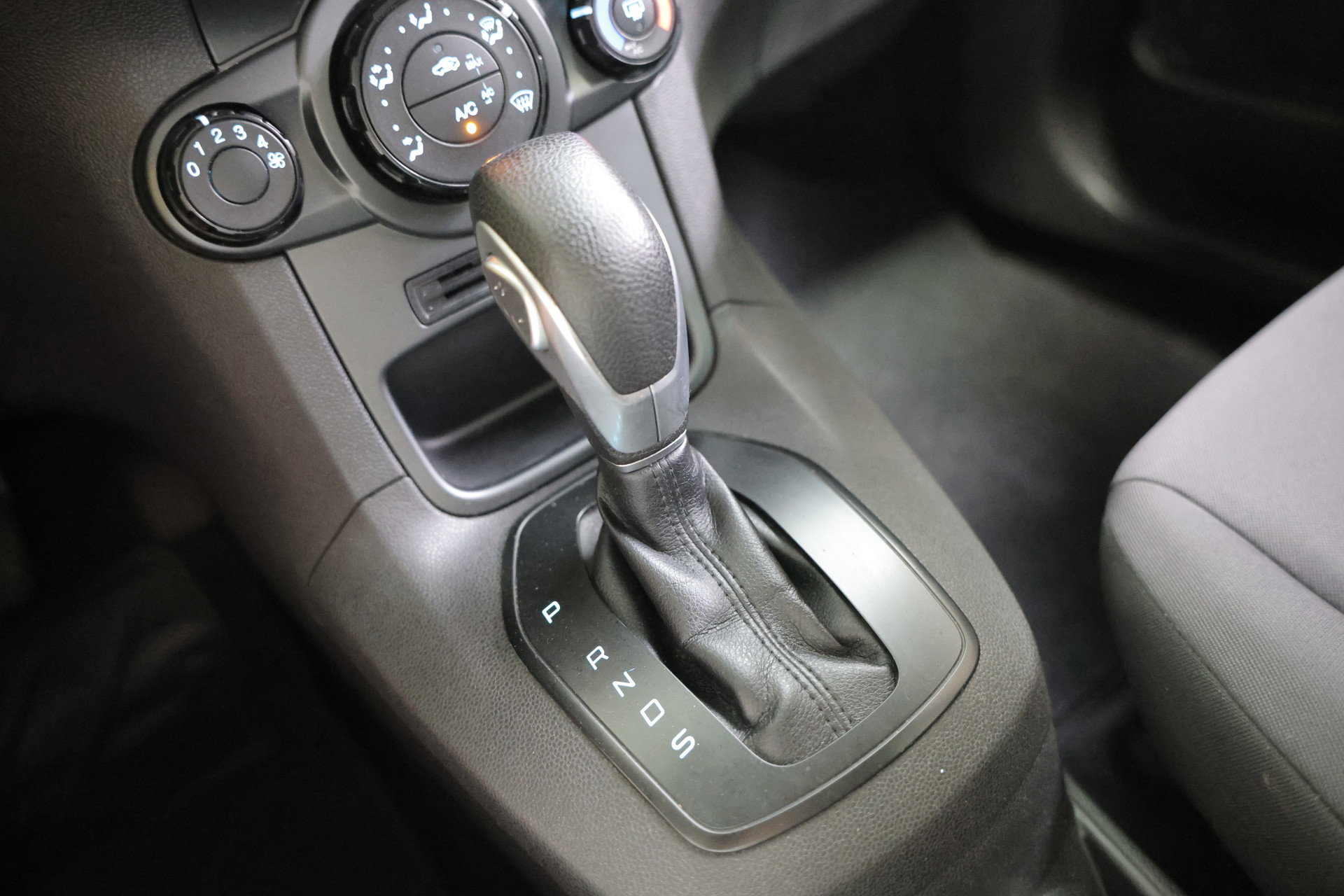 Ford 1.0 EcoBoost Titanium AUTOMAAT BT AIRCO 101pk LMV '14 - foto 18