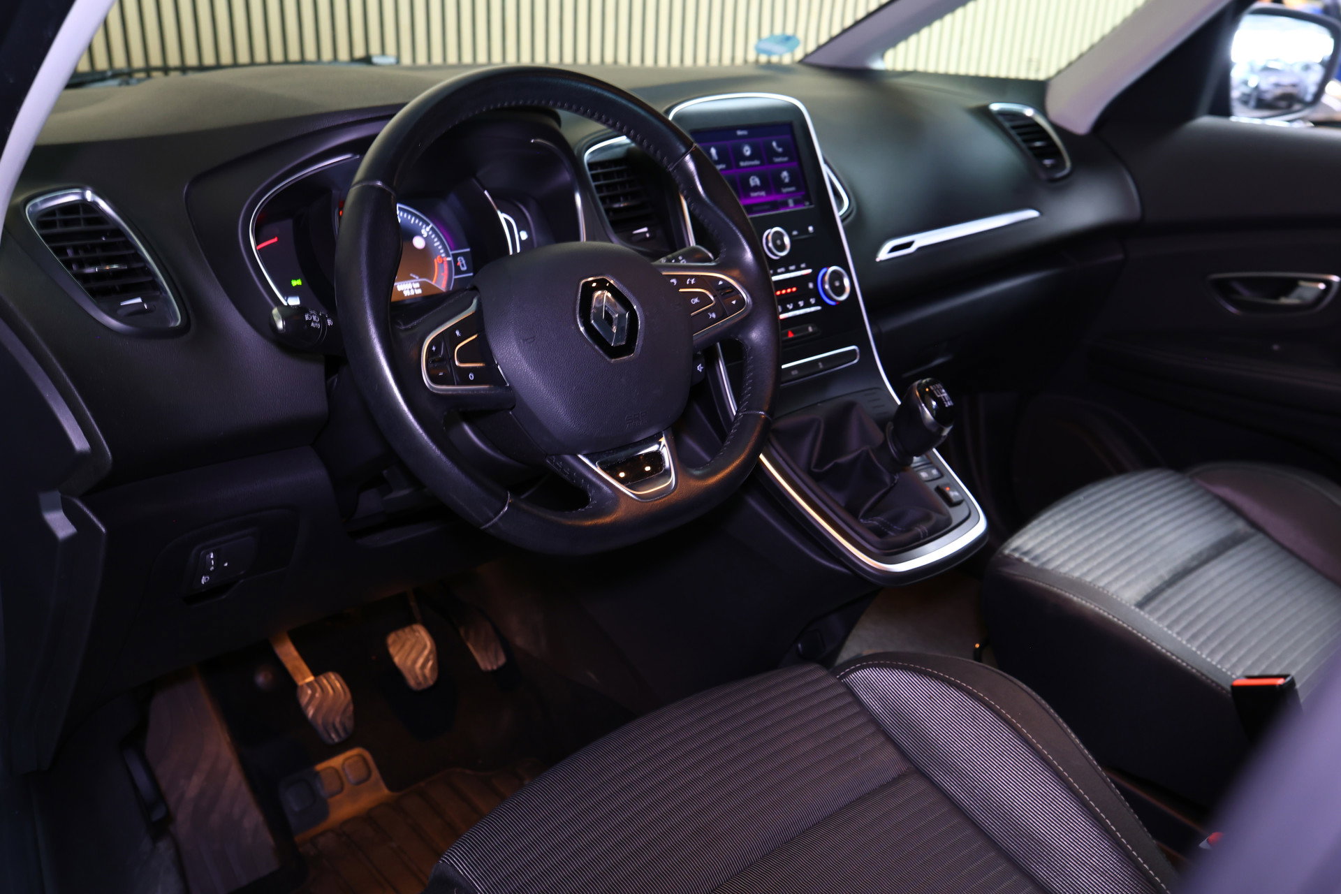 Renault 1.2 TCe Intens AVM LED NAVI CRUISE CLIMA KEYLESS PDC BT THAAK "17 - foto 27