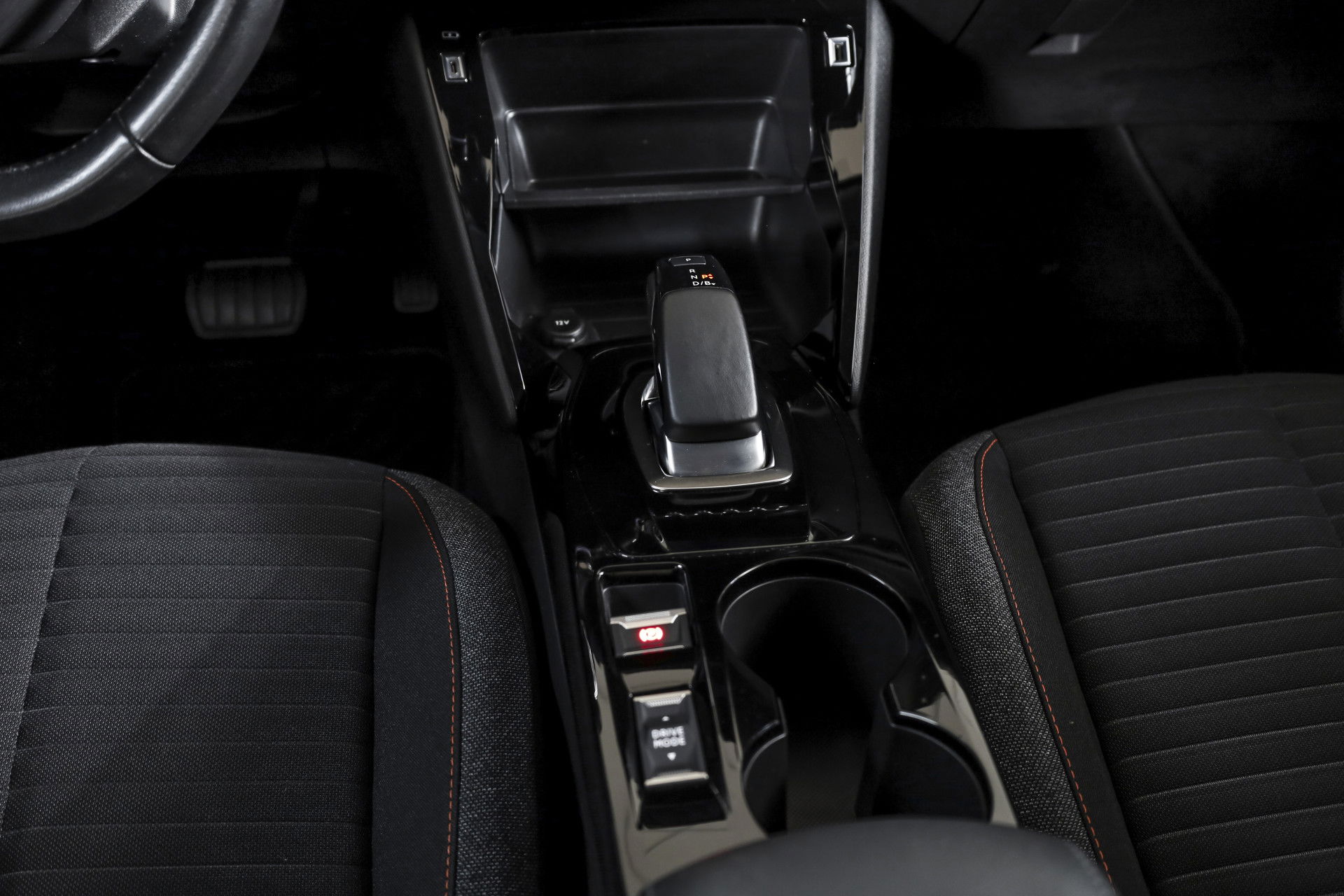 Peugeot - e-208