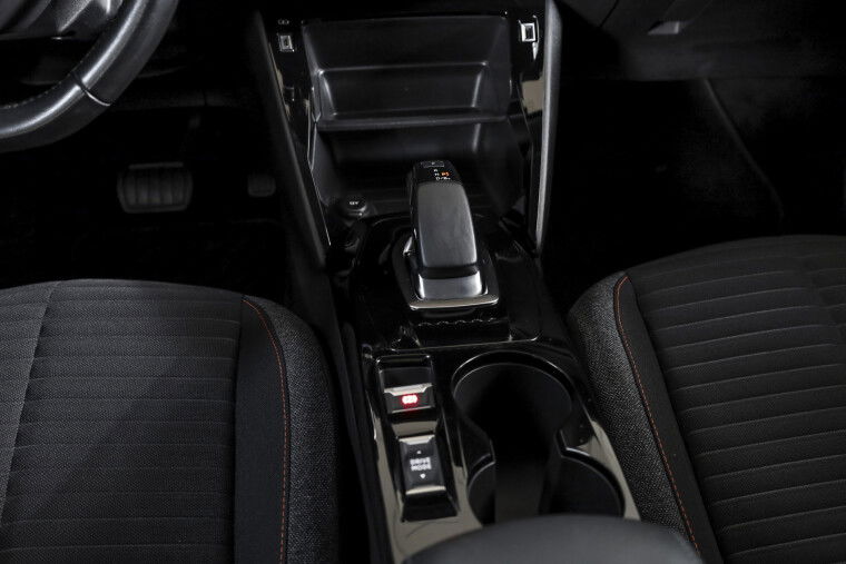 Peugeot - e-208