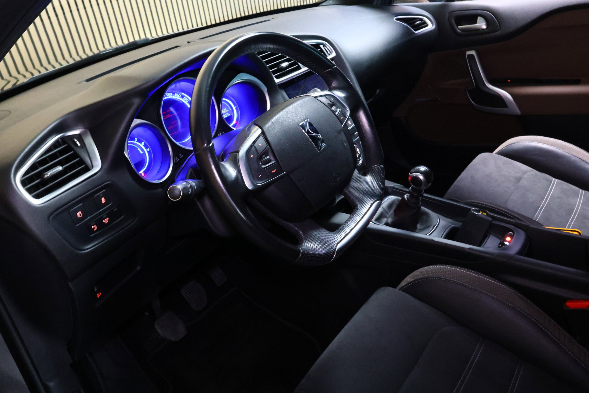 DS Crossback 1.2 PureTech Business AVM NAVI SLECHTS 27000KM CRUISE CLIMA PDC '16 - foto 15