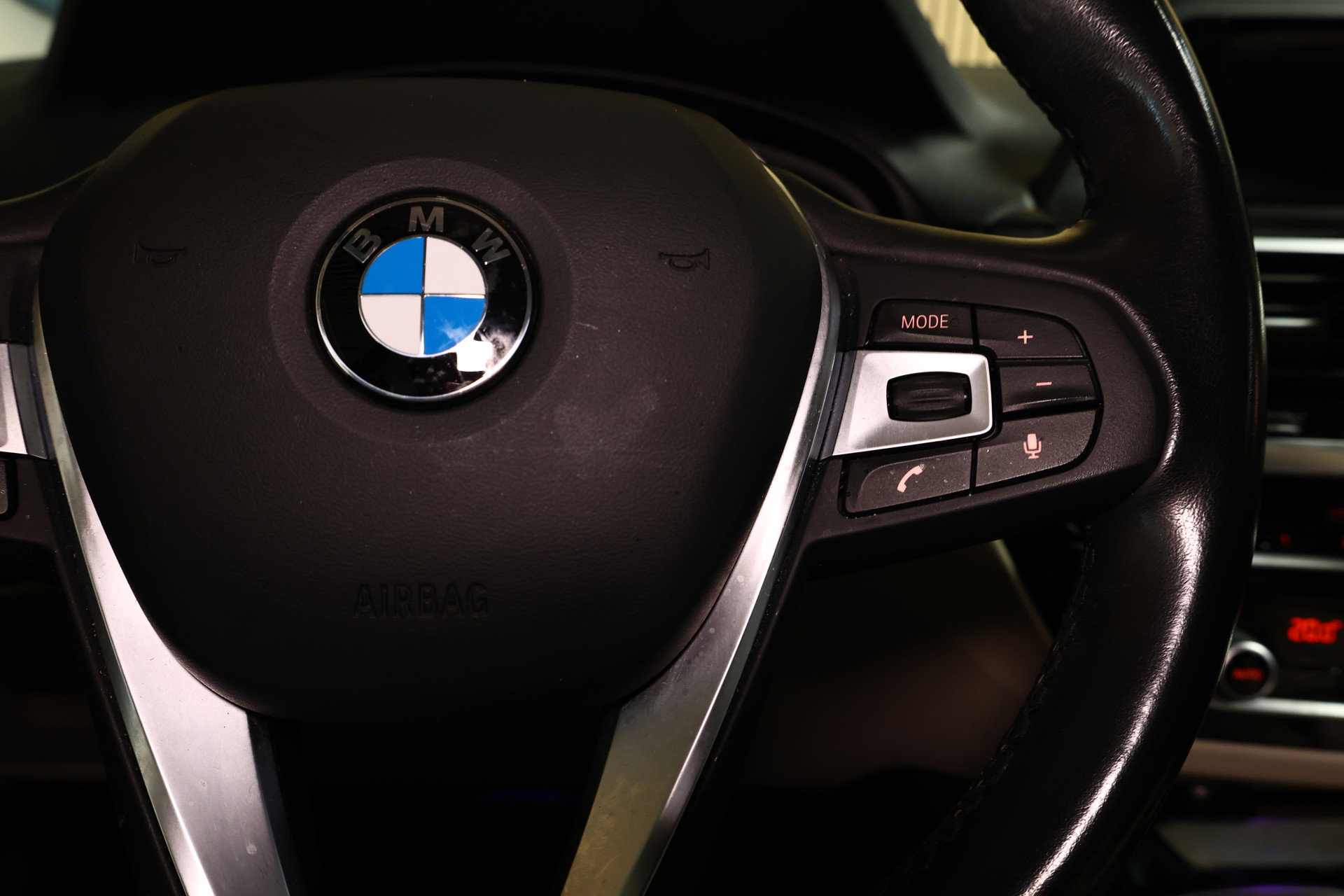 BMW xDrive20d AUT Executive PANO LEDER NAV FULL-LED PDC "18 - foto 15