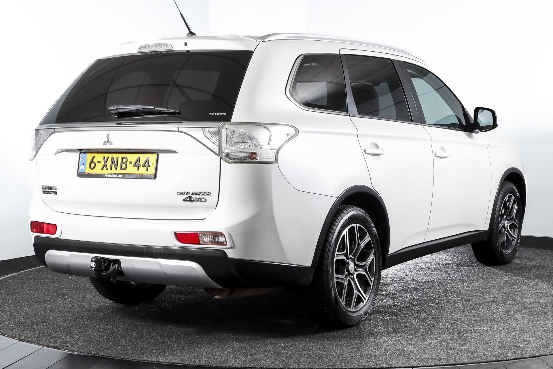 Mitsubishi - Outlander