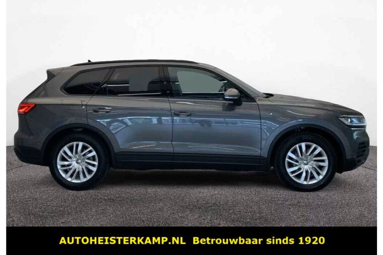 Volkswagen Touareg 3.0 TDI Grijs Kenteken ACC Luchtvering Comfortstoelen Trekhaak