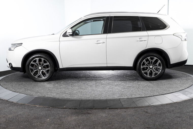 Mitsubishi - Outlander