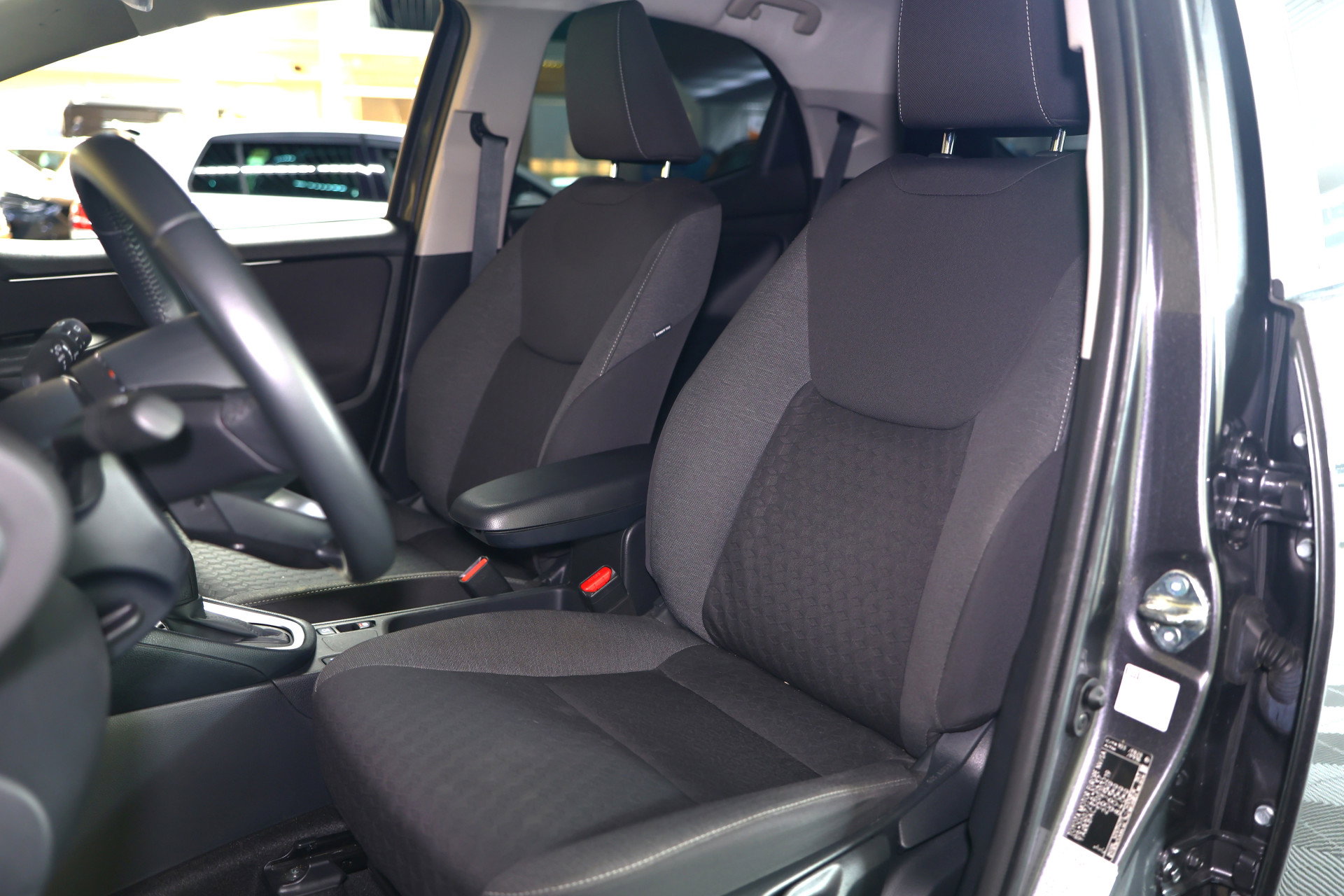 Toyota 1.5 Hybrid Business Plus AUTOM CLIMA CAMERA CRUISE CARPLAY LANE STOELVW '23 - foto 28