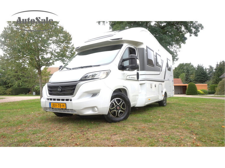 Foto van Adria  MATRIX 670SC PLUS AUTOMAAT 141 pk Zonnepan. Electr. Fietsendrager / Hefbed 023