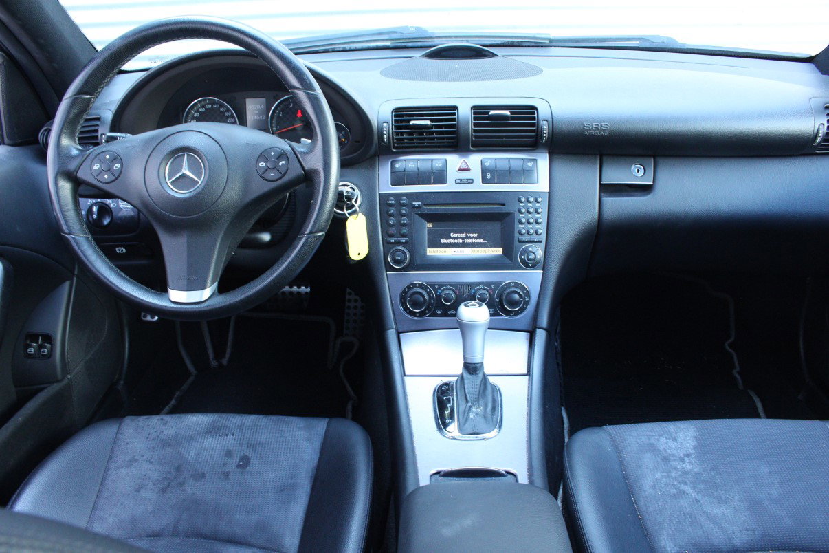 Mercedes-Benz 180 K. AUT XENON LEDER PANO BLEUT PDC '09 - foto 2