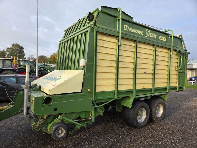 Foto van Krone Titan 6/50 GL opraapwagen