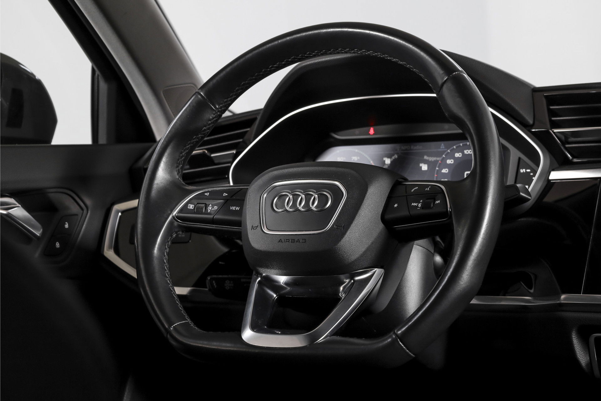 Audi - Q3
