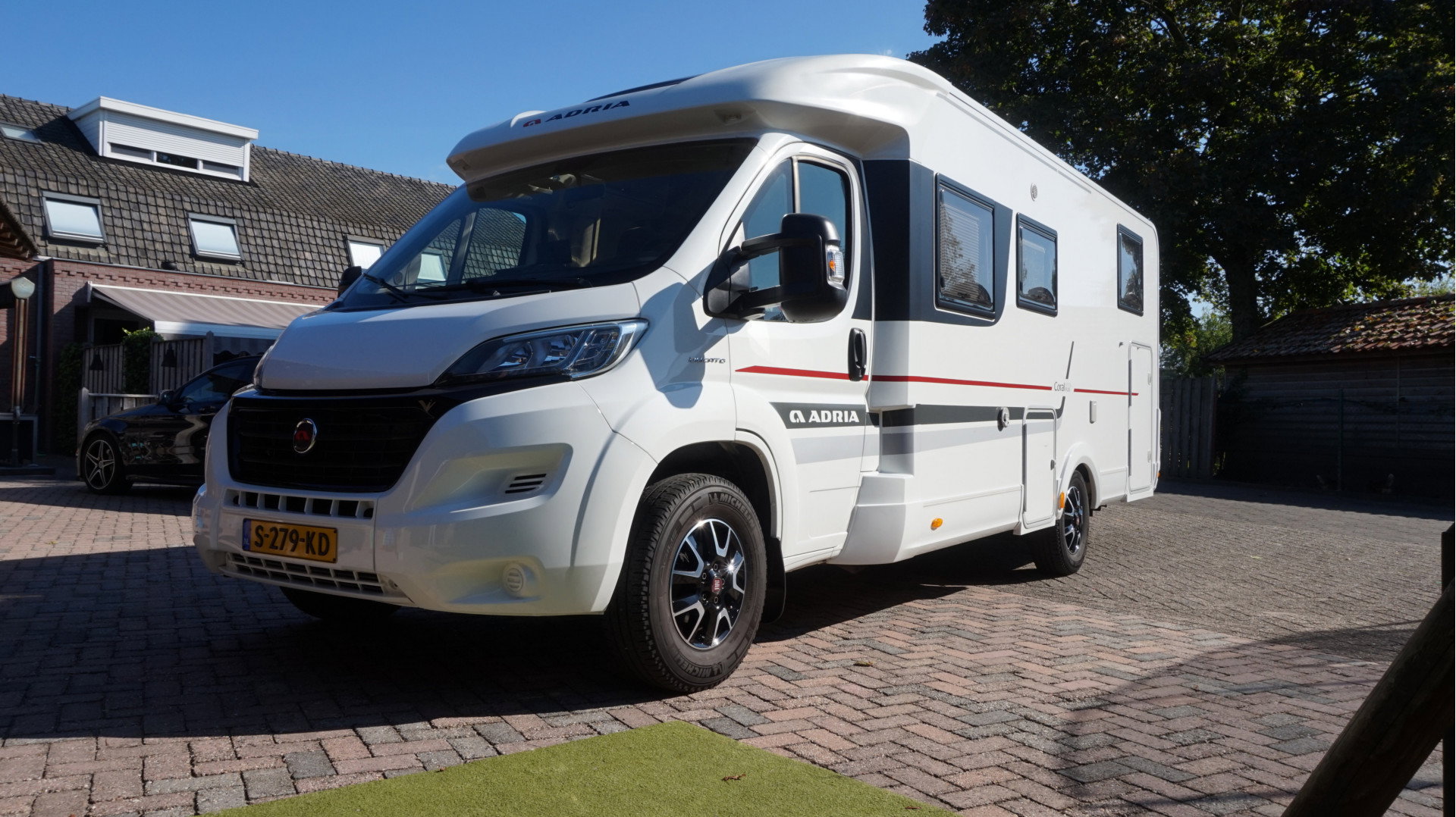Adria CORAL S 670SL Automaat 150pk Airco Luchtvering Lengtebedden 5 zitplaatsen - foto 12