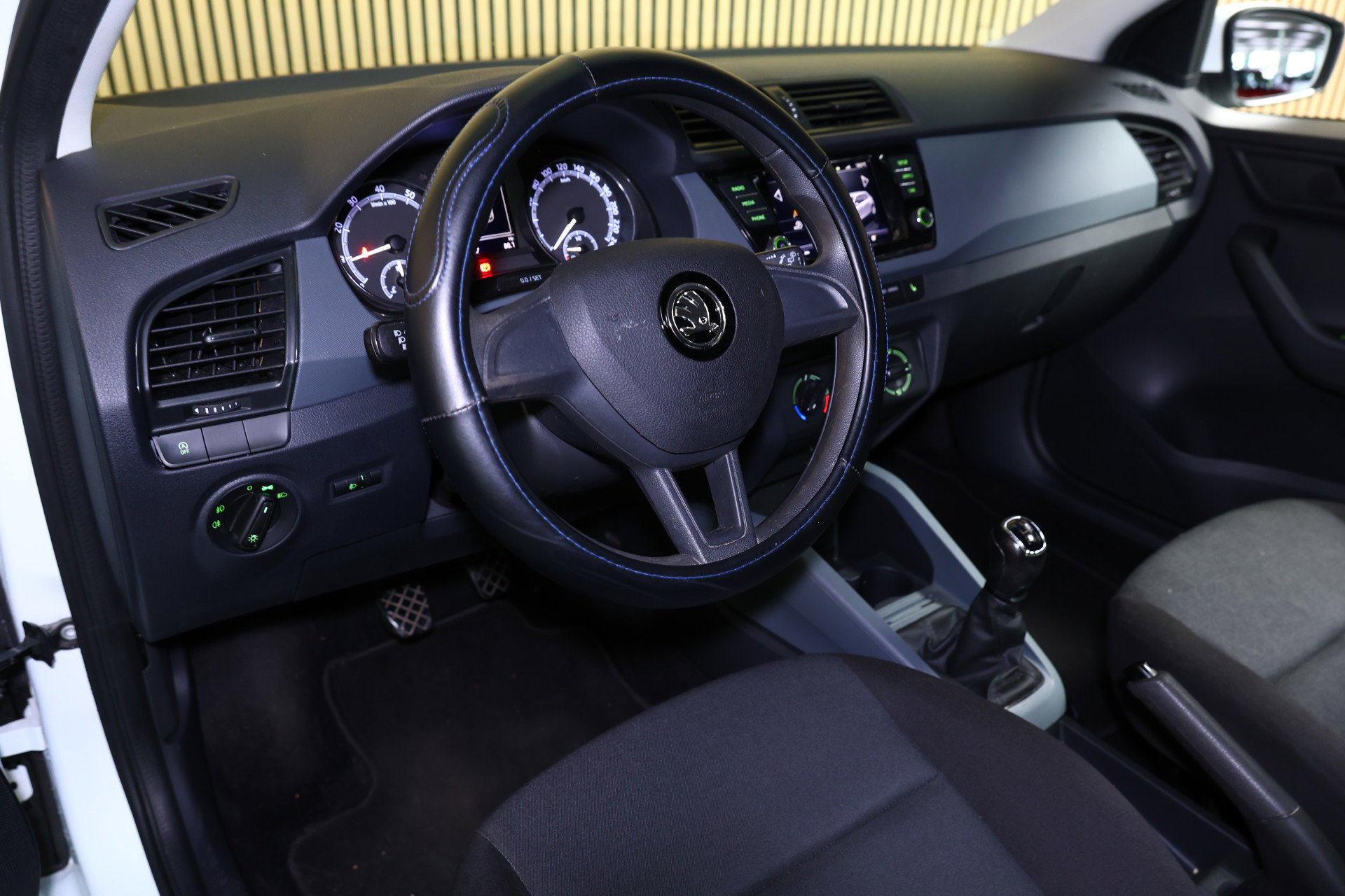 Škoda AVM AIRCO BLUETOOTH STOELVW PDC "19 - foto 23