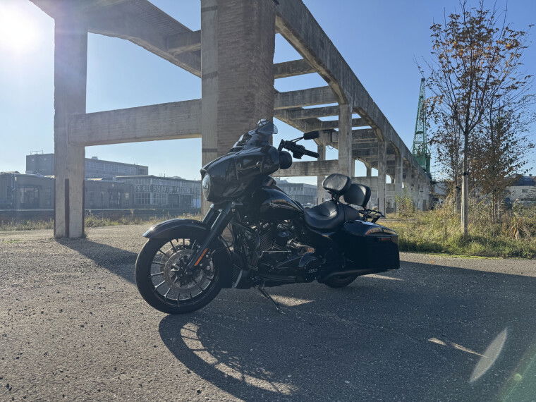 Harley-Davidson 114 FLHXS Street Glide Special