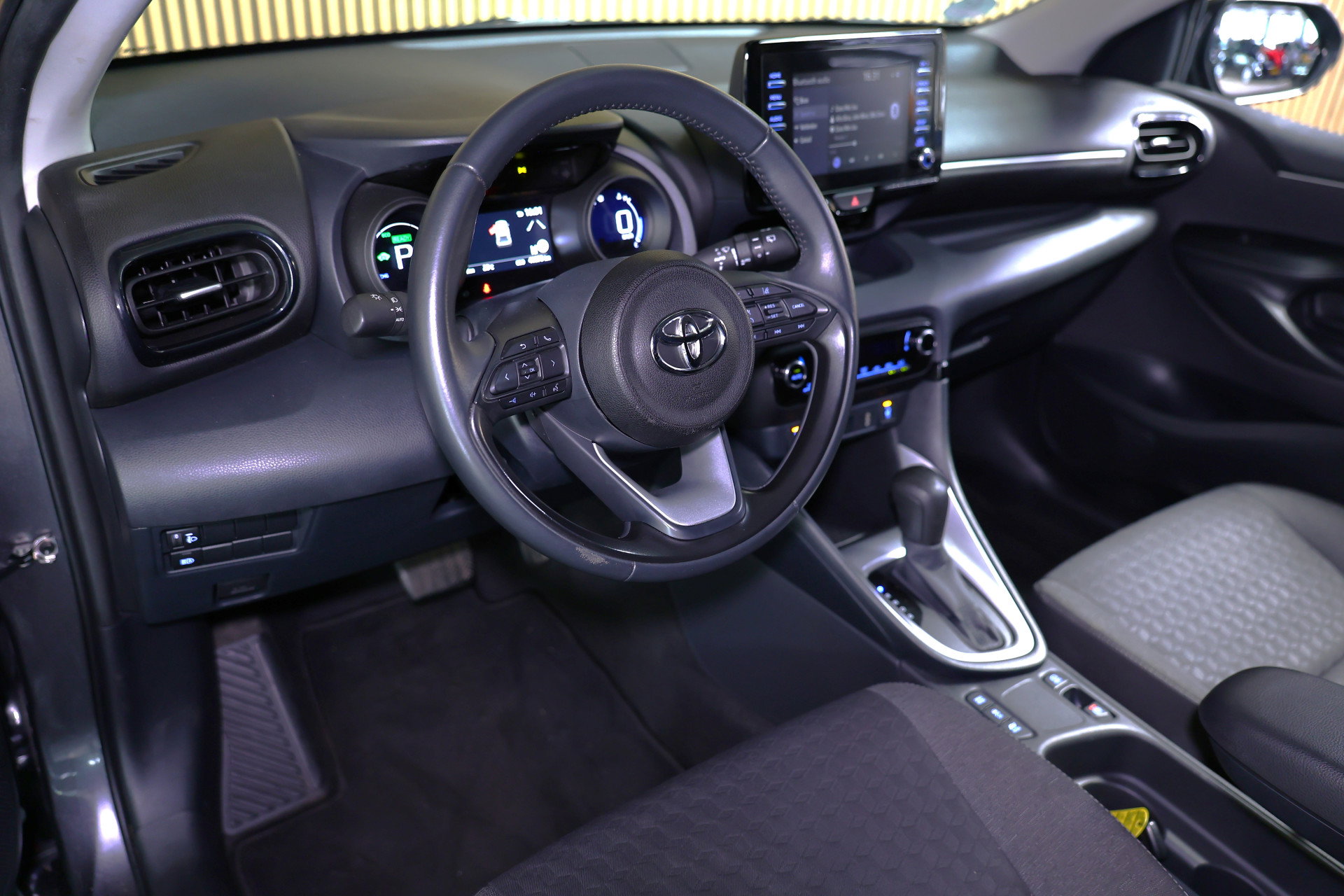 Toyota 1.5 Hybrid Business Plus AUTOM CLIMA CAMERA CRUISE CARPLAY LANE STOELVW '23 - foto 27