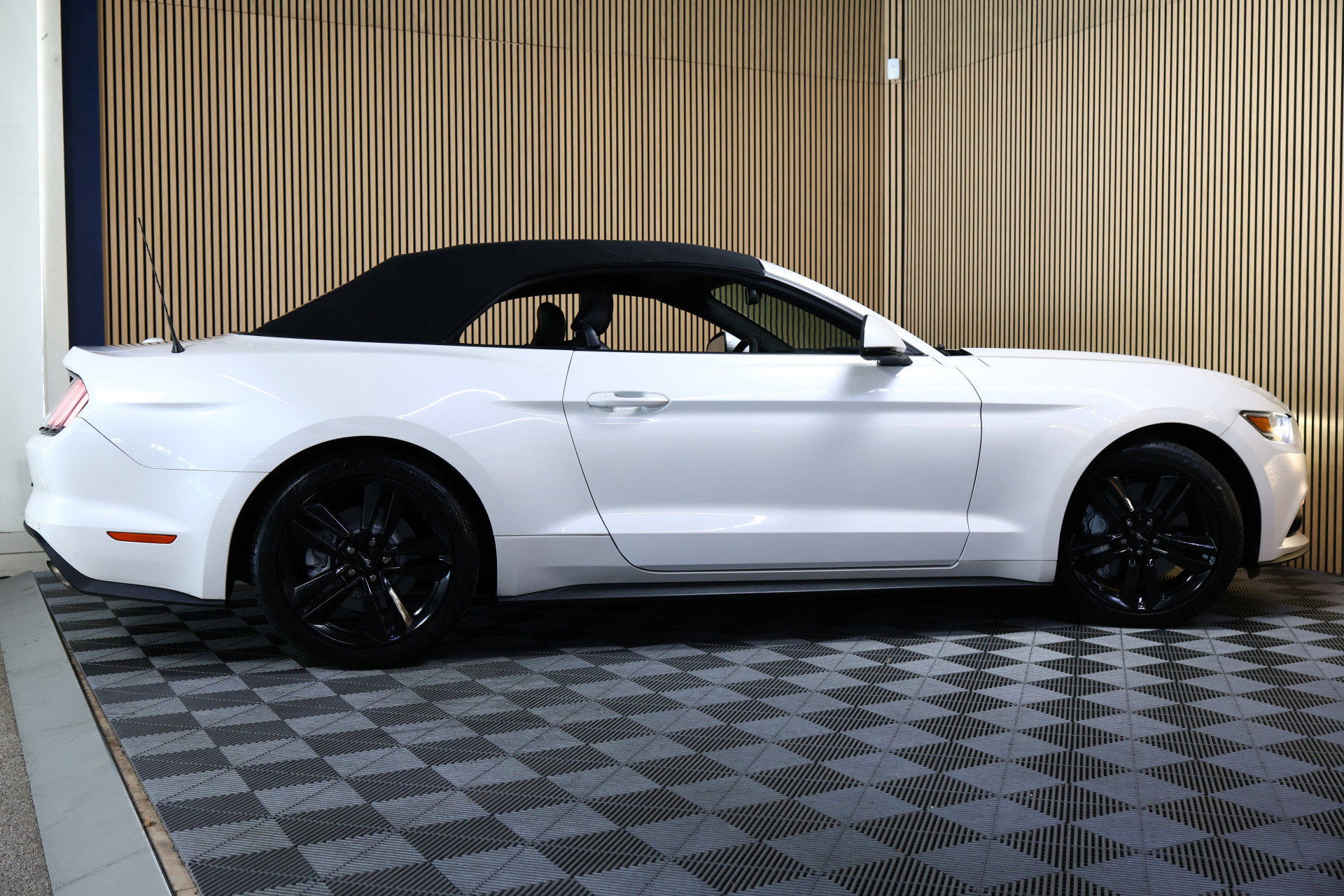 Ford Convertible 2.3 EcoBoost AVM NAVI CLIMA CAMERA KEYLSS PDC CRUISE LEDER SUBWH "19 - foto 6