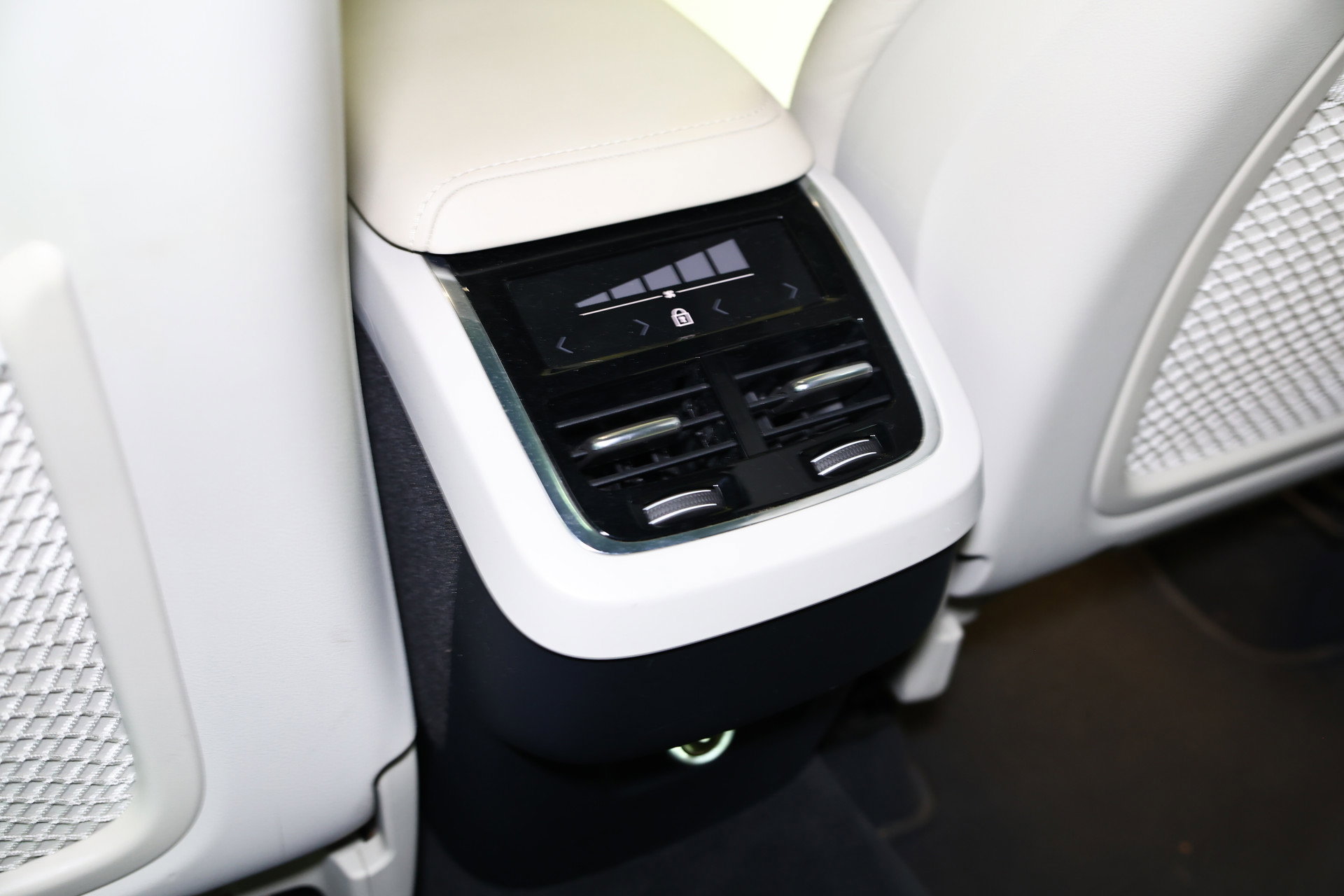 Volvo 2.0 T5 AWD Inscription AVM CARPLAY 360CAM MEMORY CRUISE KEYLESS START" 17 - foto 32