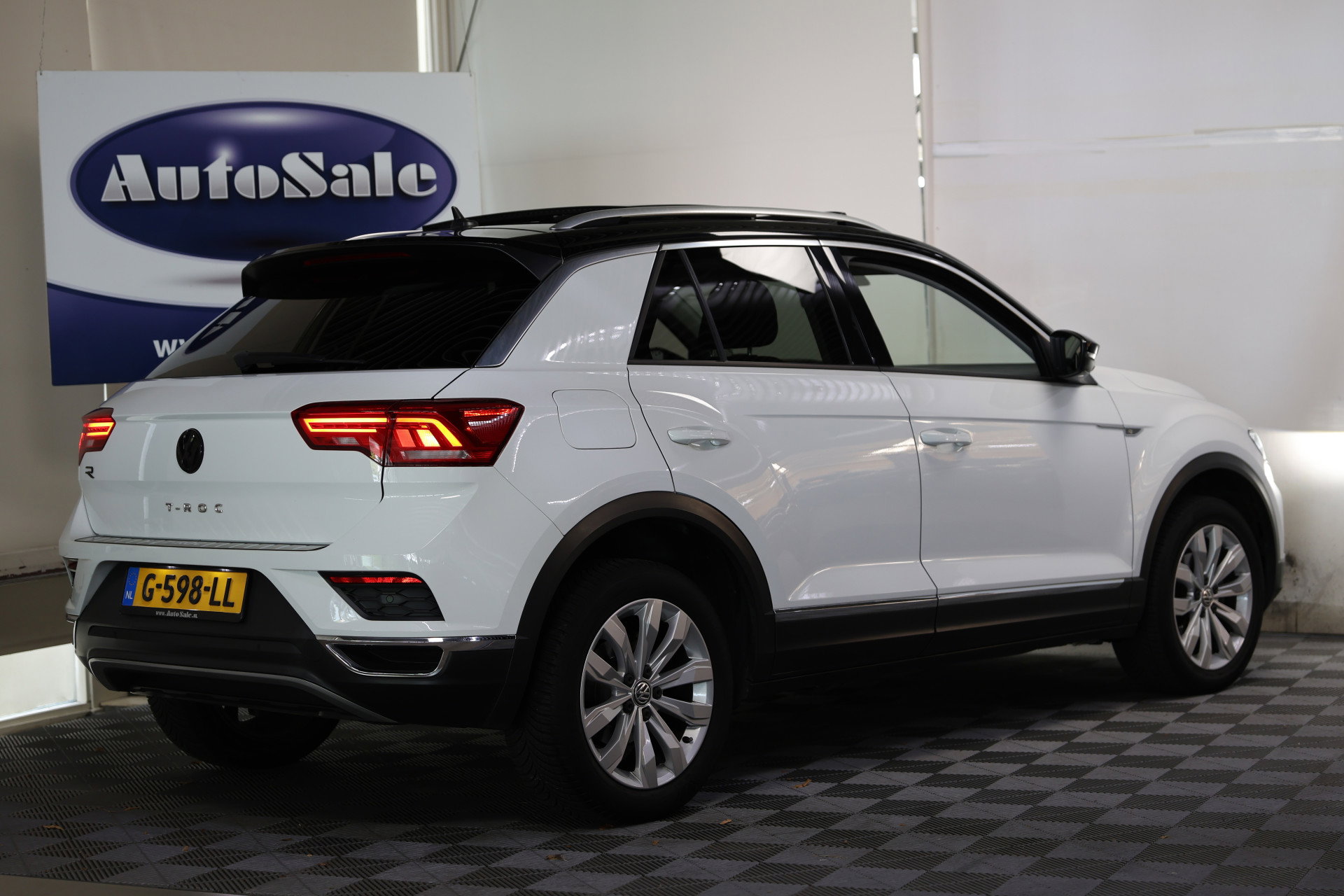 Volkswagen 1.0 TSI R-Line CLIMA VIRTUAL PDC CARPLAY CAMERA PANO LANE+FRONT Ass. '19 - foto 9