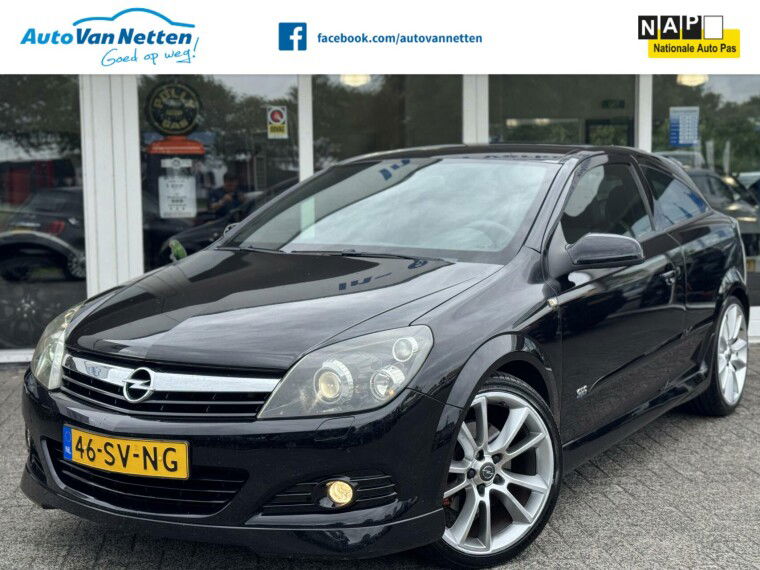 Foto van Opel Astra GTC 2.0 T 170pk 6bak,Sport,19"lmv,Clima,Cruise,Afn.trekhaak!