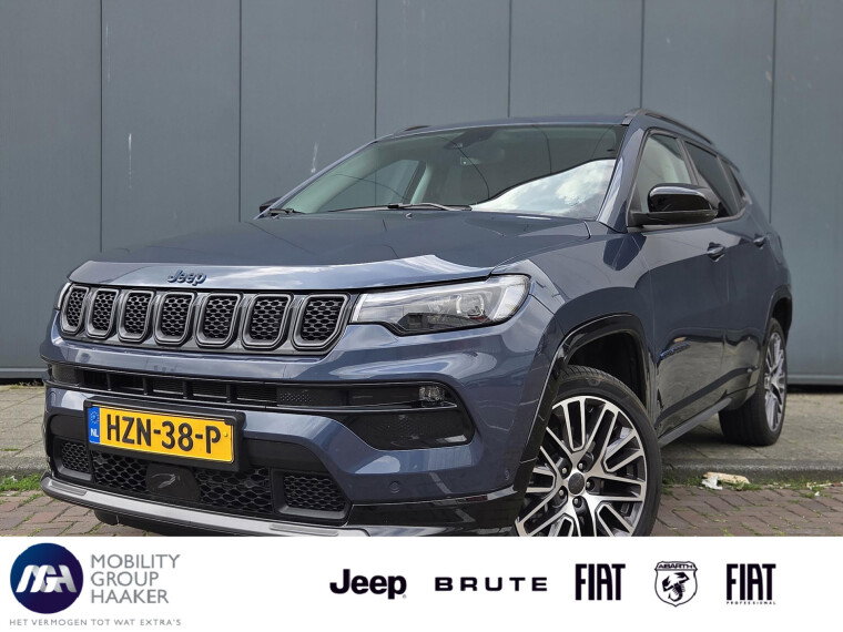 Foto van Jeep Compass 4xe 240 Plug-in Hybrid Electric Summit