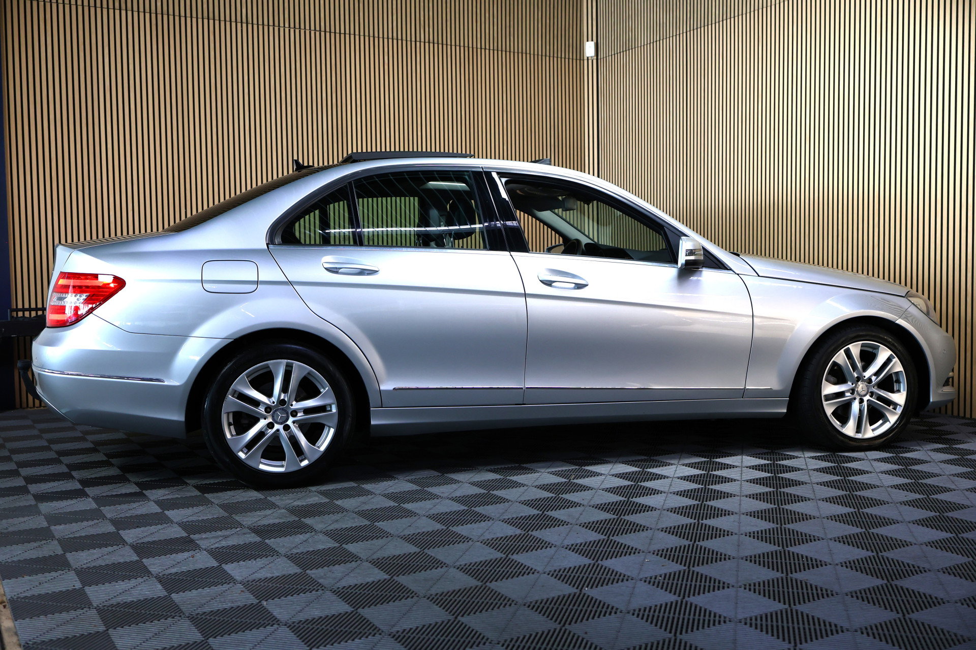 Mercedes-Benz 180 Edition Avantgarde AUTOMAAT PANO NAVI CLIMA STOELVW PDC BT "12 - foto 7