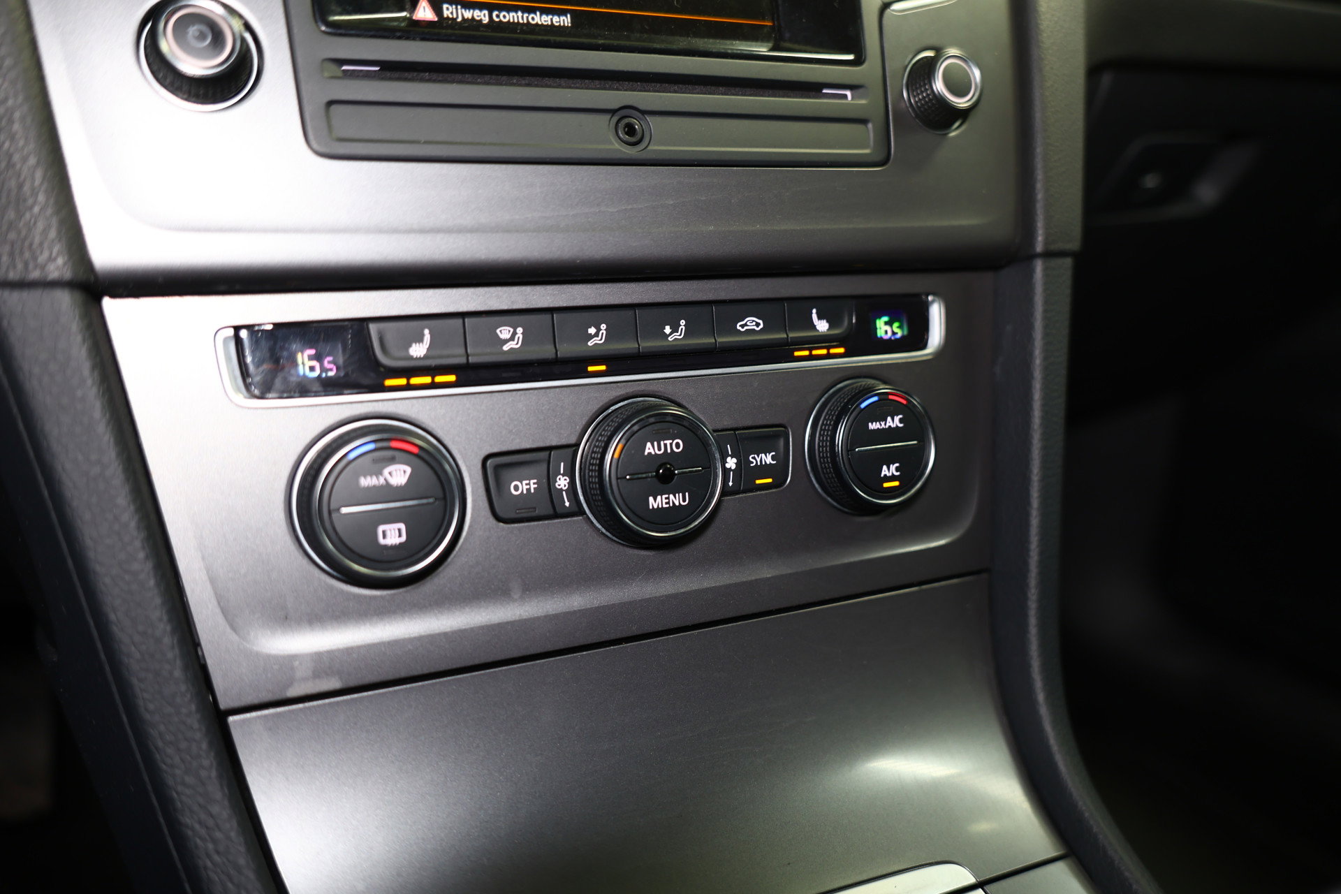 Volkswagen 1.4 TSI Highline LOUNGE AUTOMAAT ECC CRUISE PDC STOELVERWARMING '14 - foto 22