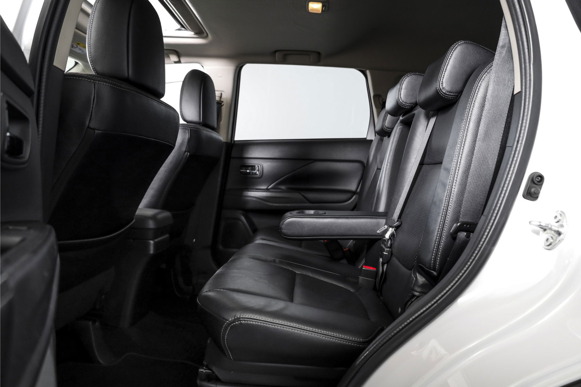 Mitsubishi - Outlander