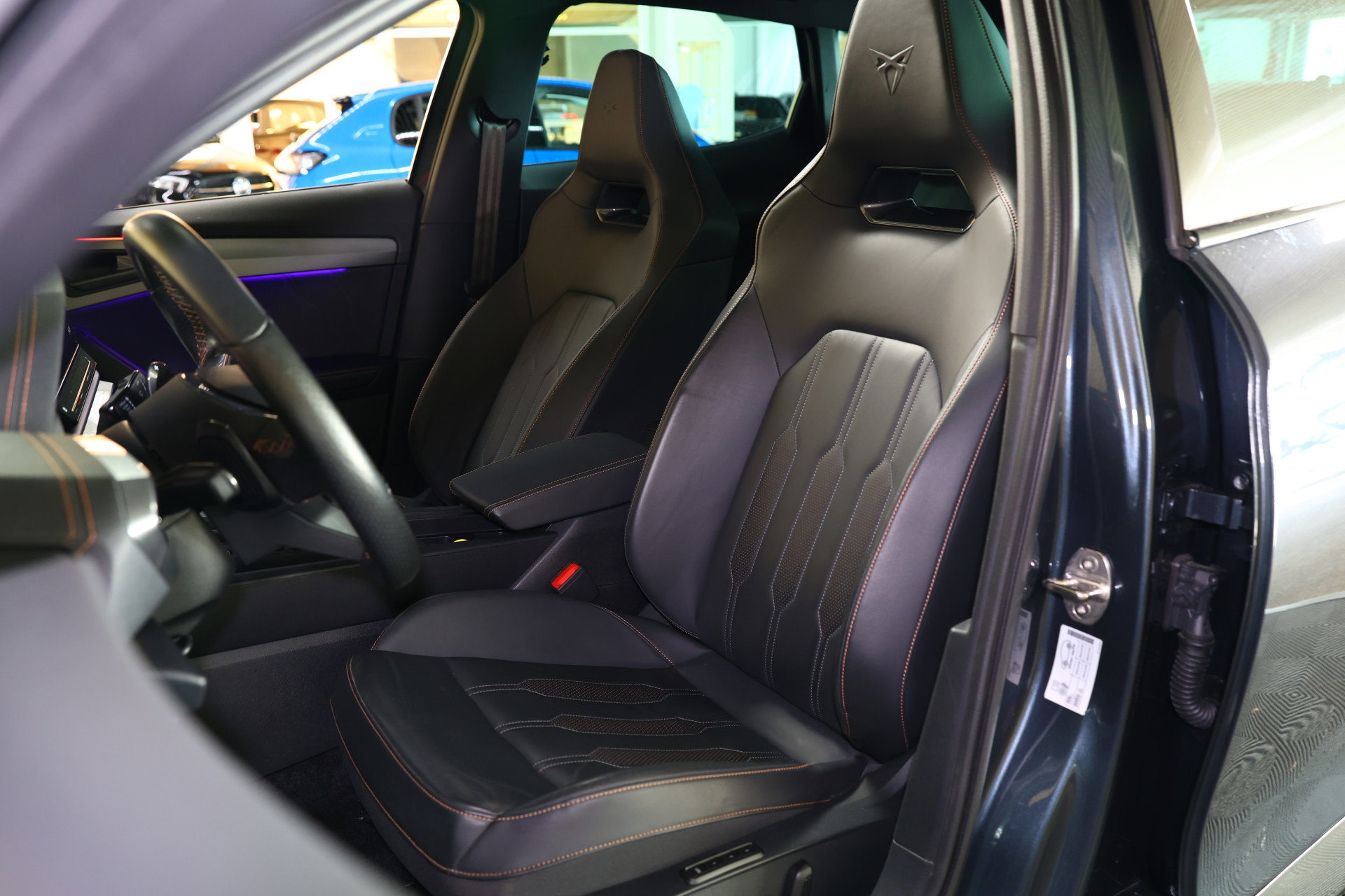 CUPRA 1.4 e-Hybrid Adrenaline AVM CARPLAY NAVI PANO MEMORY VIRTUAL CAMERA SFEER "23 - foto 33