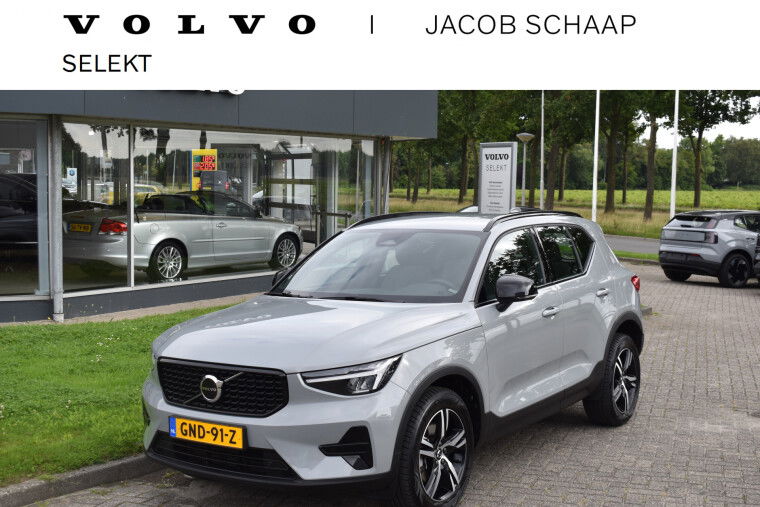 Foto van Volvo XC40 2.0 B4 Plus Dark