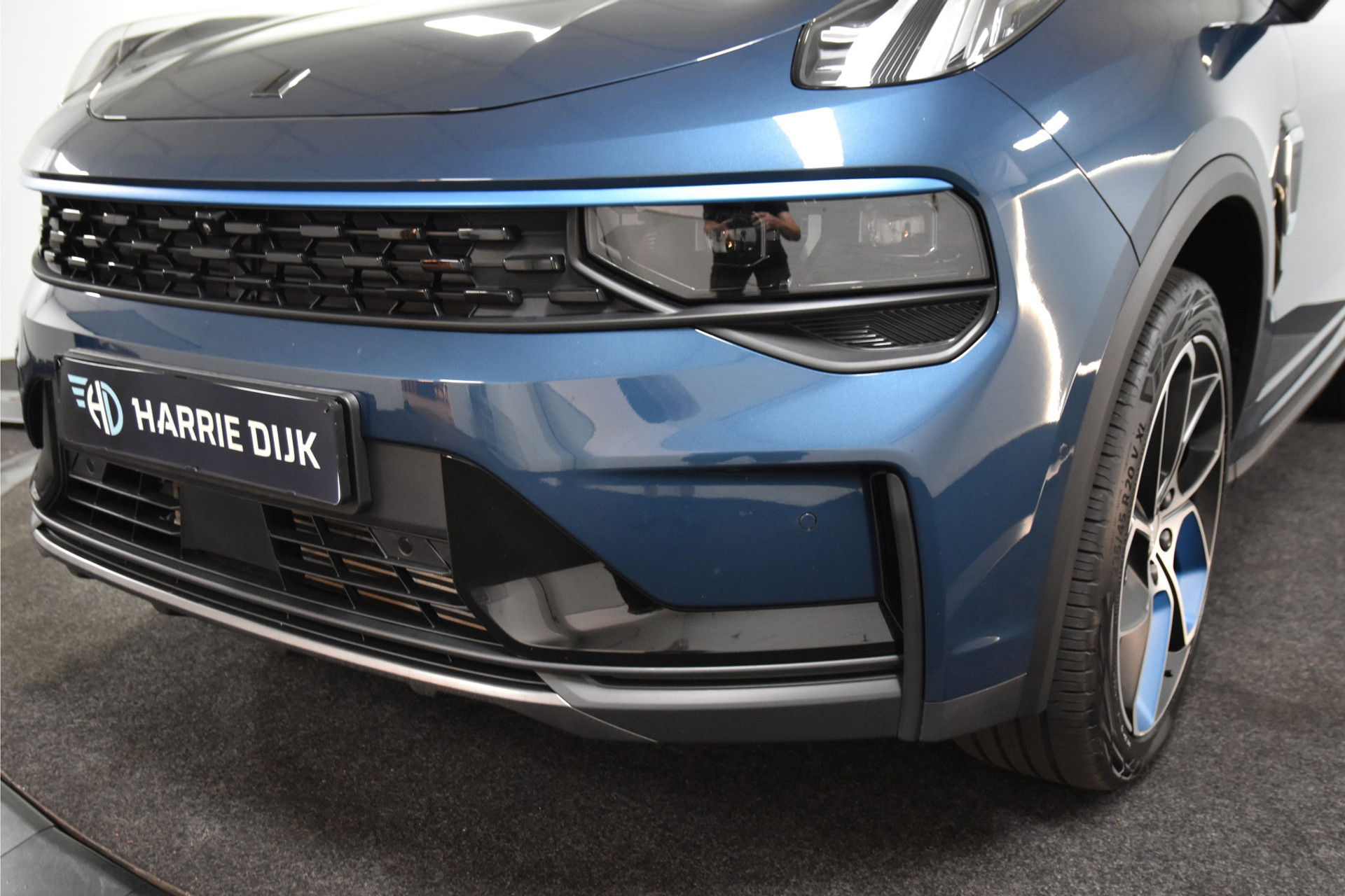 Lynk & Co - 01
