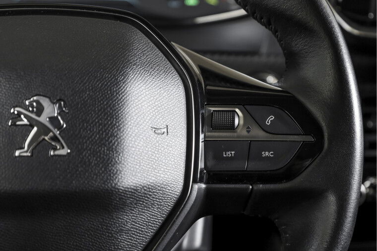 Peugeot - e-208