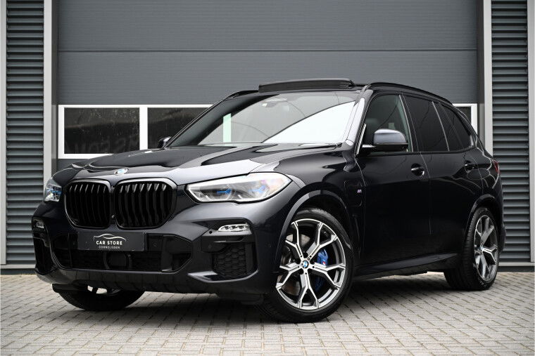 Foto van BMW X5 xDrive45e M-SPORT / SKYLOUNGE PANO / INDIVIDUAL / LASER / MASSAGE / SOFTCLOSE / HUD / 4WIELSTURING / TREKHAAK