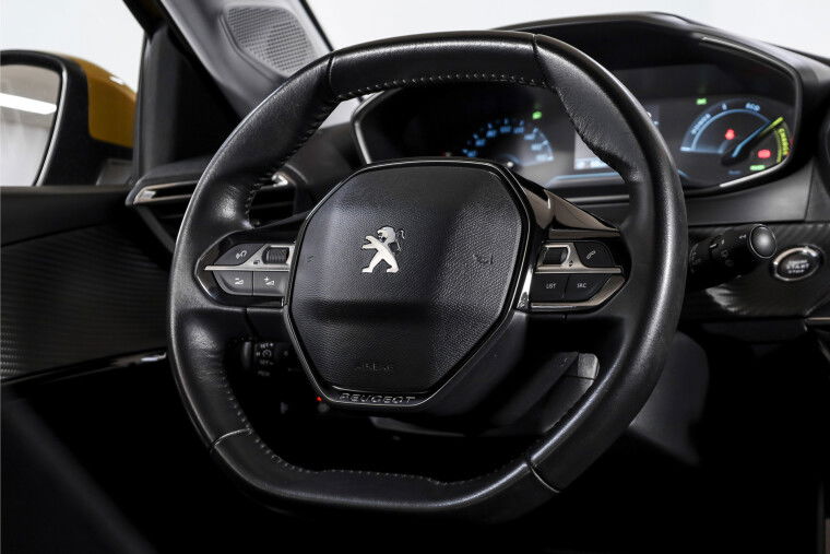 Peugeot - e-208