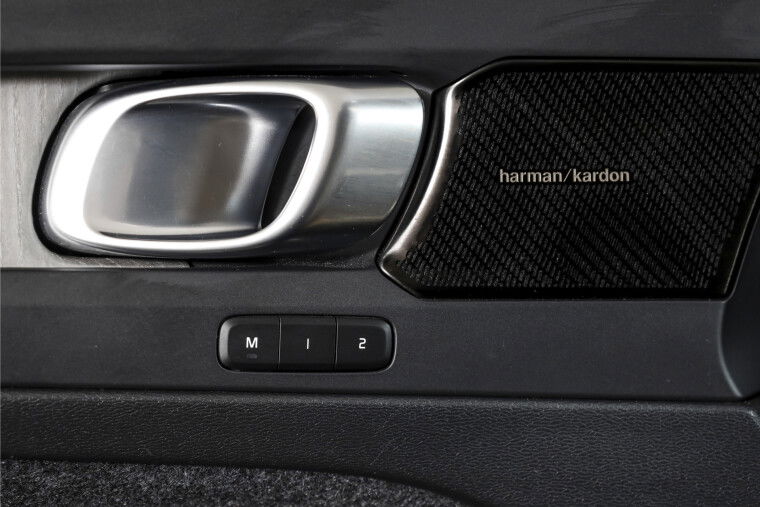 Volvo - XC40