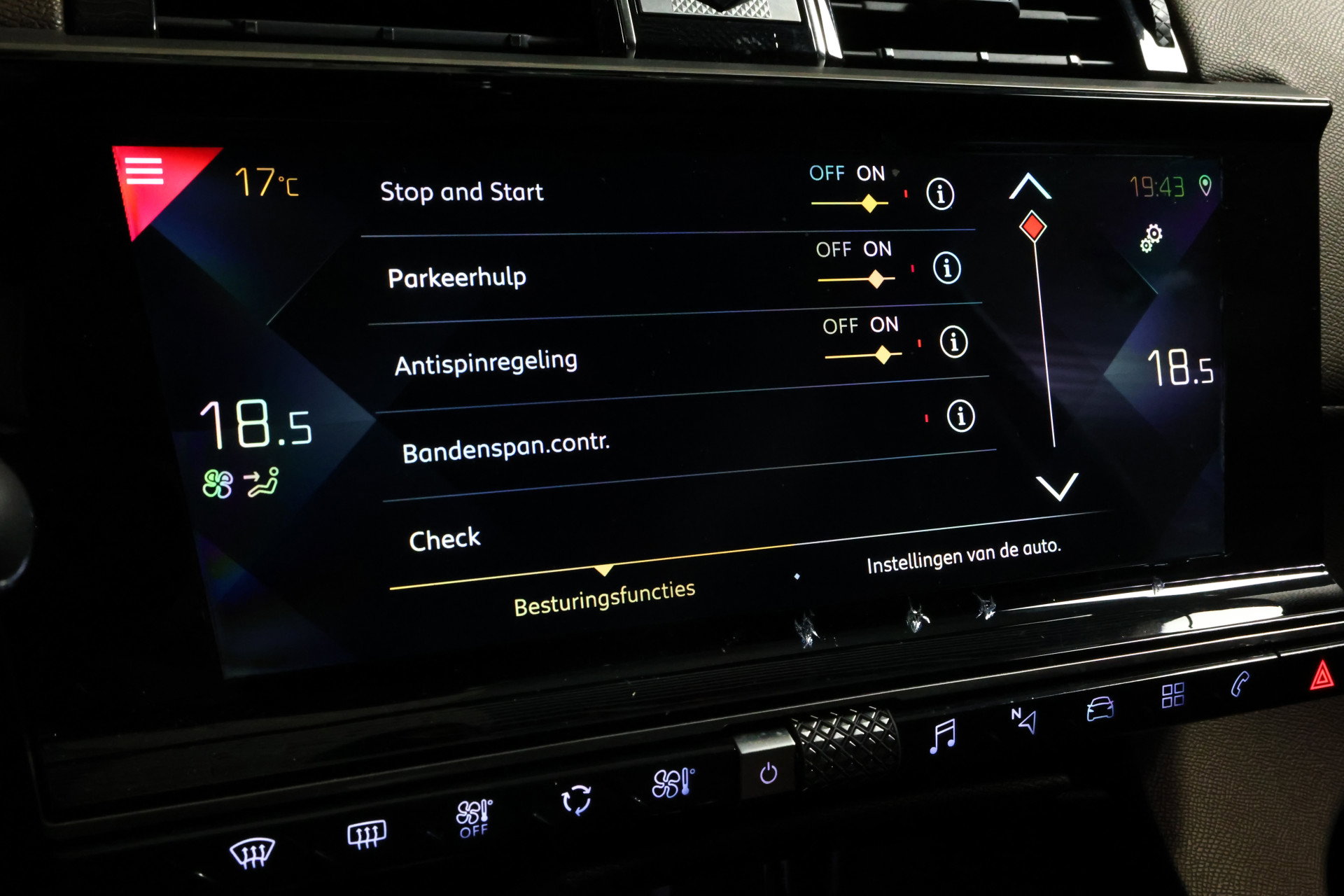 DS Crossback 1.6 PureTech Be Chic AVM AUTOM NAVI CLIMA CARPLAY CRUISE '20 - foto 20