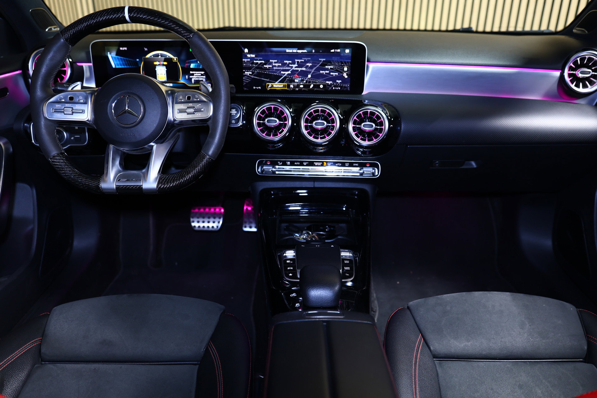 Mercedes-Benz AMG 35 4MATIC PANO NAVI CAMERA VIRTUAL CRUISE CLIMA SFEER STOELVW BT '19 - foto 2