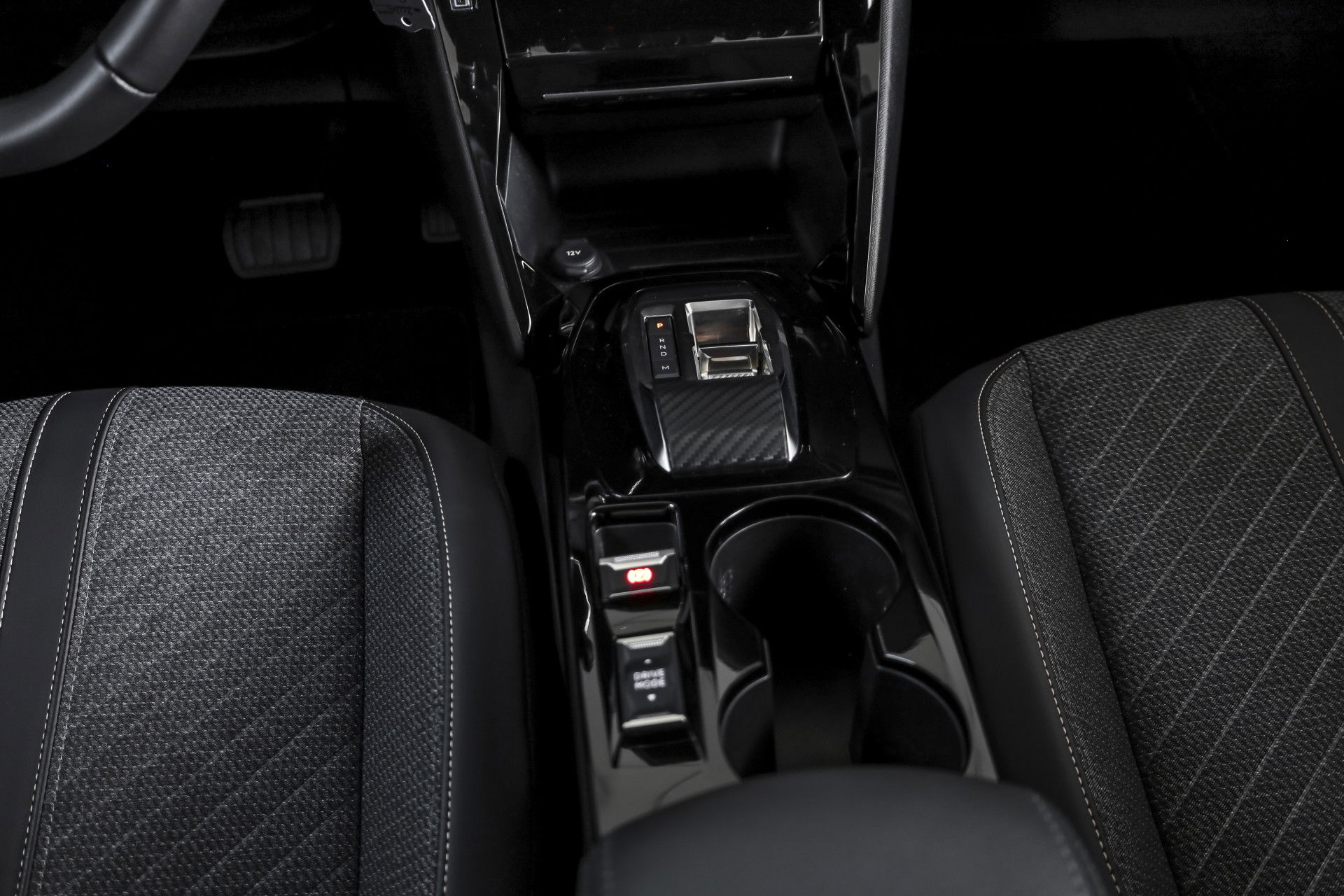 Peugeot - 208