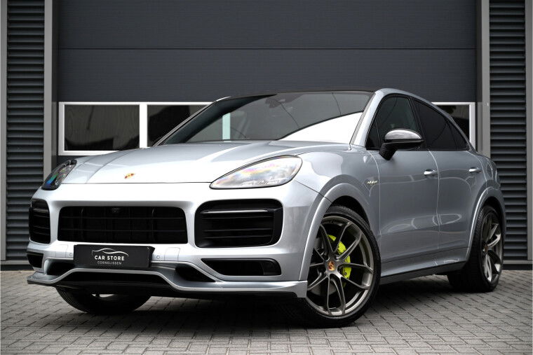 Foto van Porsche Cayenne Coupé 3.0 E-Hybrid / LIGHTWEIGHT / SPORT DESIGN / PDLS LED / SPORT CHRONO / ALCANTARA / 360 CAMERA