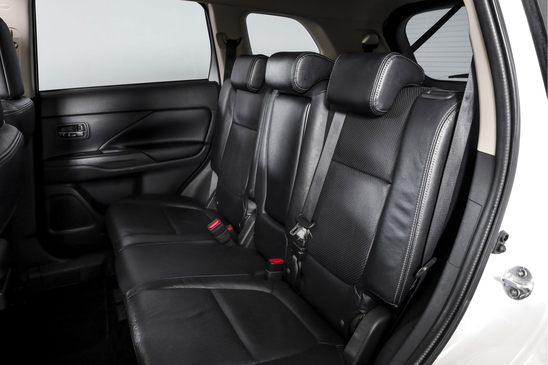 Mitsubishi - Outlander