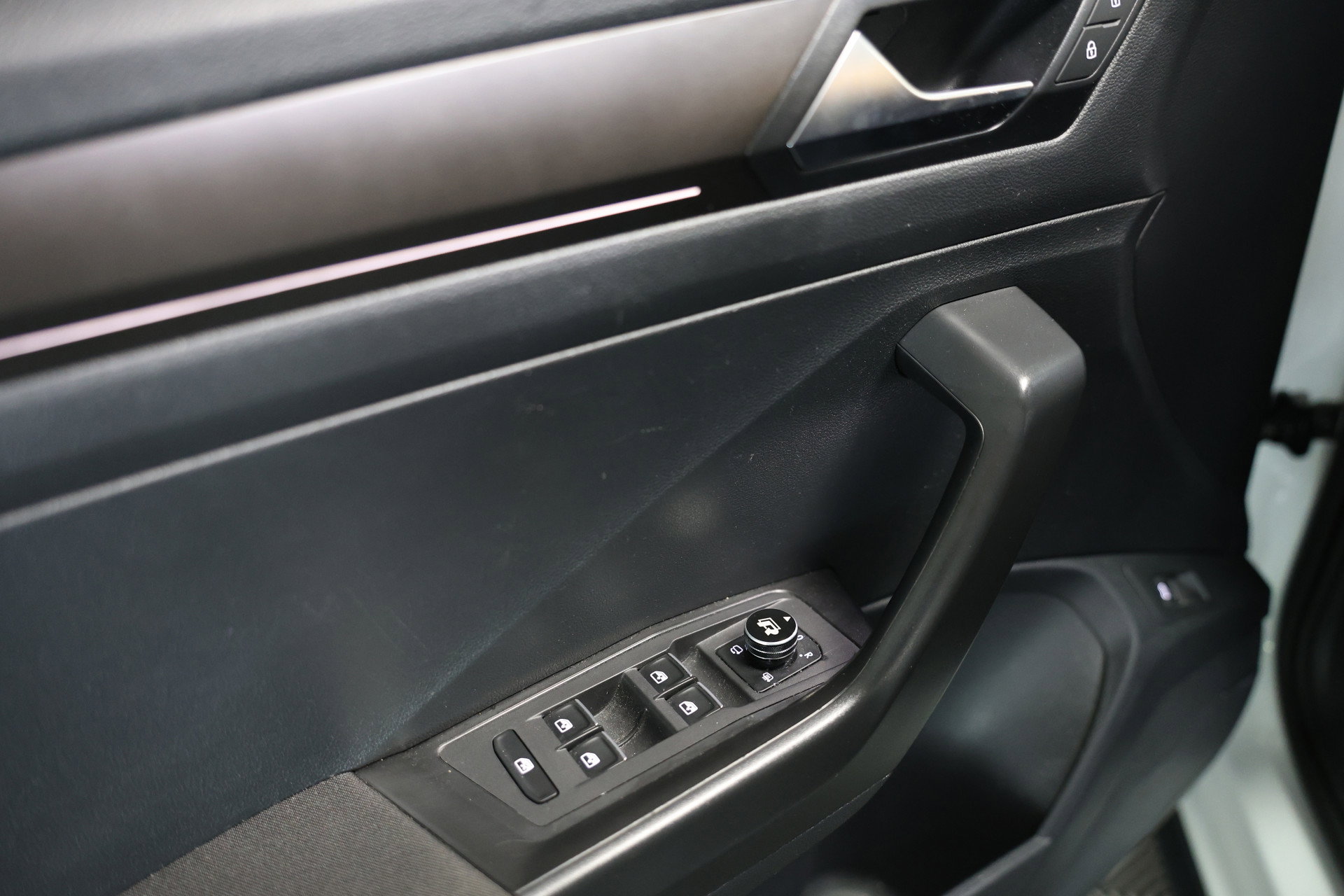 Volkswagen 1.0 TSI R-Line CLIMA VIRTUAL PDC CARPLAY CAMERA PANO LANE+FRONT Ass. '19 - foto 10