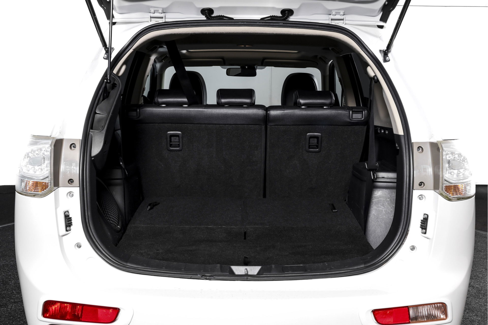 Mitsubishi - Outlander