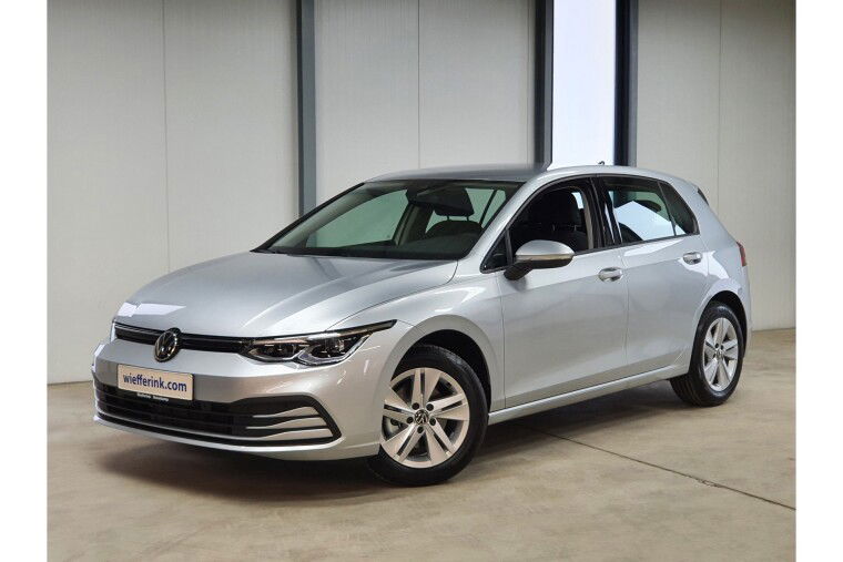Volkswagen Golf VIII (8) 1.5 TSI Life 130pk led winterpack ACC 17"