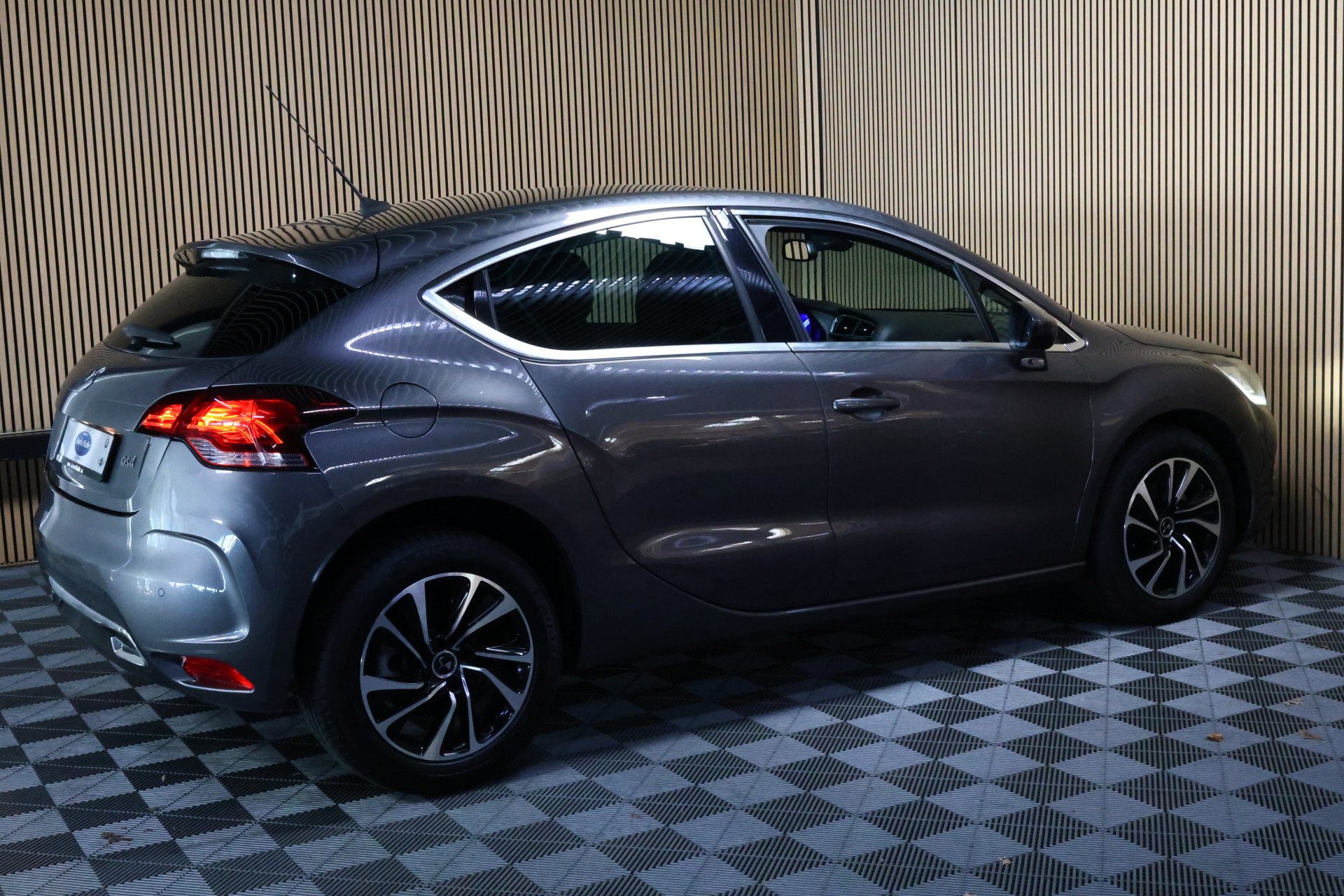 DS Crossback 1.2 PureTech Business AVM NAVI SLECHTS 27000KM CRUISE CLIMA PDC '16 - foto 6