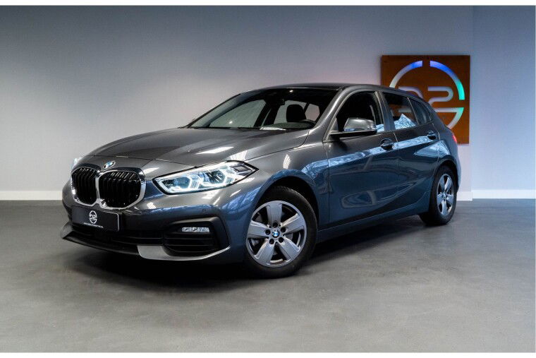 Foto van BMW 1 Serie 118i High Executive Aut. 141PK | Navi | LED | Draadloos opladen | Stoelverw. MEENEEMPRIJS