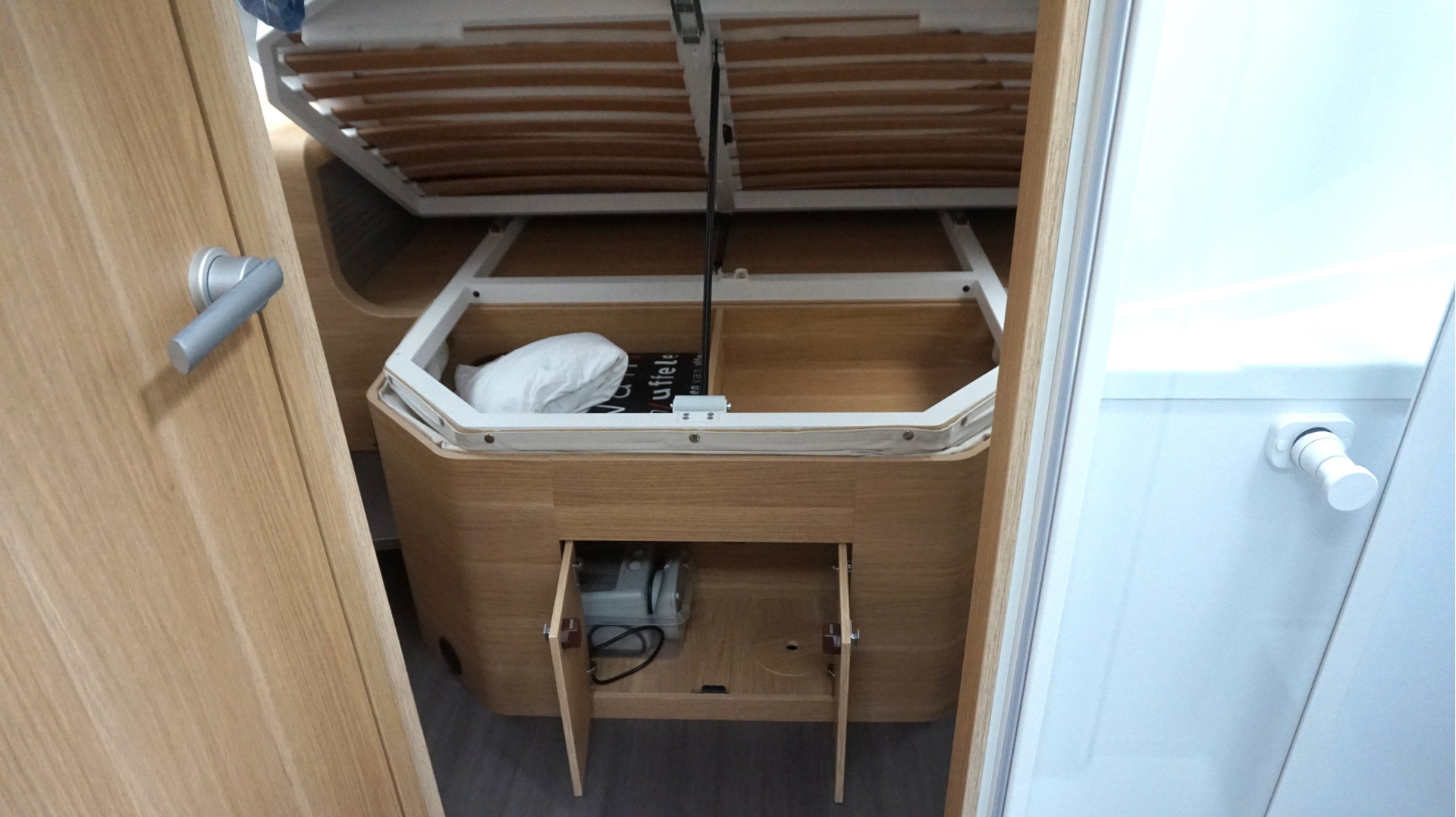 Adria MATRIX 670SC PLUS AUTOMAAT 141 pk Zonnepan. Electr. Fietsendrager / Hefbed 023 - foto 36