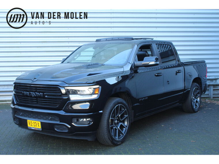 Foto van Dodge Ram 1500 5.7 V8 402pk 4x4 Crew Cab Laramie LPG Panoramadak Luchtvering NL-Auto NAP