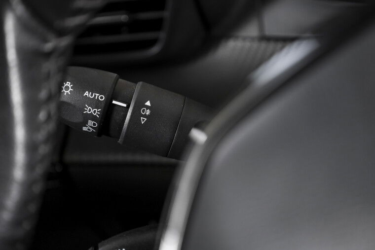 Peugeot - e-208